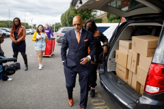 September 28, 2022:  State Senator Vincent Hughes (D-Montgomery/Philadelphia) on Wednesday presented a $250,000 mock check to Cradles to Crayons, a non-profit organization leading the way in filling a critical gap in services for families in low-income and poverty situations.