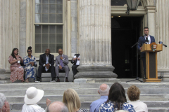 18 de julio de 2023: El senador Hughes se une a los líderes de Filadelfia para celebrar la restauración del Primer Banco de los Estados Unidos. El edificio abrirá como museo cuando finalicen las reformas
