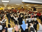 11 de febrero de 2016: El senador Hughes visita Harambee Charter School para entregar una subvención de 346.000 dólares de 21st Century Community Learning Centers a su maravillosa directora ejecutiva, Sandra Dungee Glenn.