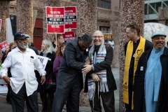 Abril 4, 2019 – Senator Vincent Hughes  stands with POWER Interfaith, UNITE HERE and other supporters of the Marriott hotel workers seeking better working conditions.