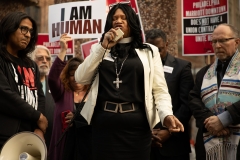 Abril 4, 2019 – Senator Vincent Hughes  stands with POWER Interfaith, UNITE HERE and other supporters of the Marriott hotel workers seeking better working conditions.