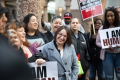 Abril 4, 2019 – Senator Vincent Hughes  stands with POWER Interfaith, UNITE HERE and other supporters of the Marriott hotel workers seeking better working conditions.