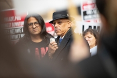 Abril 4, 2019 – Senator Vincent Hughes  stands with POWER Interfaith, UNITE HERE and other supporters of the Marriott hotel workers seeking better working conditions.