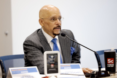 Abril 22, 2025: Senator Vincent Hughes convened a group of federal, state, and city lawmakers and healthcare leaders to discuss how Pennsylvania and Philadelphia can address looming cuts to health insurance and coverage provided by Medicaid, the Affordable Care Act/Pennie, and CHIP