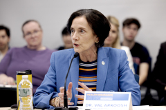 Abril 22, 2025: Senator Vincent Hughes convened a group of federal, state, and city lawmakers and healthcare leaders to discuss how Pennsylvania and Philadelphia can address looming cuts to health insurance and coverage provided by Medicaid, the Affordable Care Act/Pennie, and CHIP