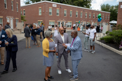 16 de agosto de 2023: El senador Hughes se unió a Mission First Housing Group para la gran reapertura de Monument Village, un complejo de 60 apartamentos de viviendas asequibles en el oeste de Filadelfia.