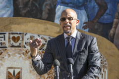 October 14, 2022: Sen. Vincent Hughes today held a news conference at the New Africa Center in West Philadelphia to present a $2 million state grant to the Islamic Culture Preservation and Information Council.