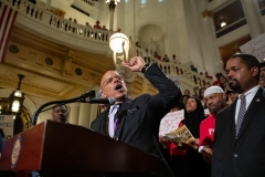 Junio 12, 2019: Senator Hughes joins students, parents, community activists, and faith leaders from different traditions for POWER’s “Educational Apartheid” Day of Action to demand equality for our children.