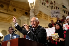 Junio 12, 2019: Senator Hughes joins students, parents, community activists, and faith leaders from different traditions for POWER’s “Educational Apartheid” Day of Action to demand equality for our children.