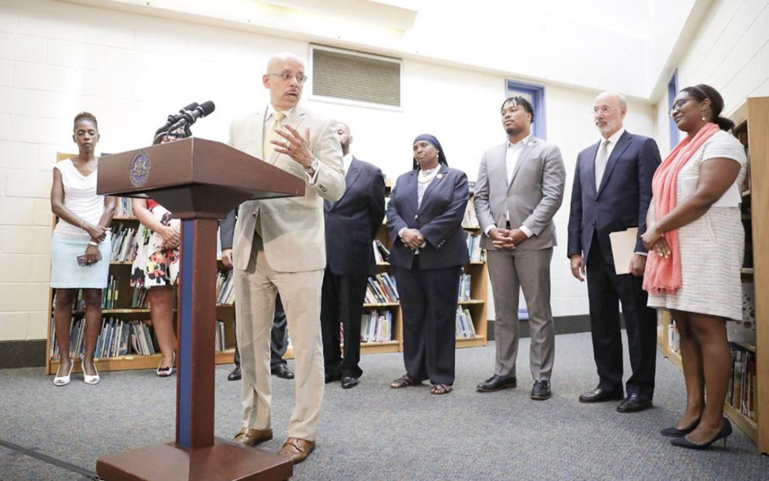 El senador Hughes se une al gobernador Wolf en el anuncio de 4,3 millones de dólares para mejorar las condiciones de los edificios escolares de Filadelfia