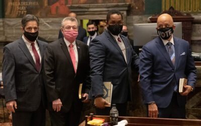El senador Hughes pide al GOP del Senado de Pa. El GOP del Senado pide al senador Brewster que ocupe su escaño tras la sentencia del tribunal federal 