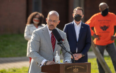 Funcionarios electos, líderes educativos y líderes comunitarios se unen al Senador Hughes en un llamamiento por la justicia educativa en honor a MLK 