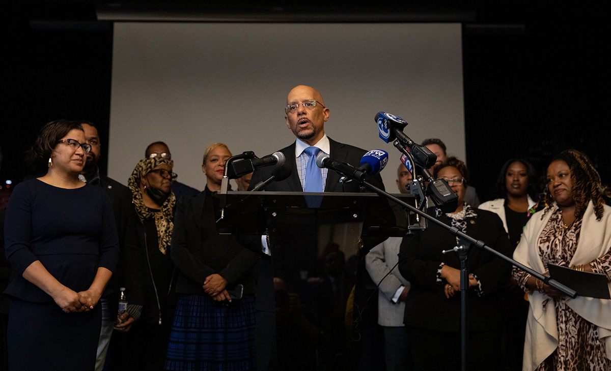 Hughes y Bullock anuncian una importante financiación para los grupos comunitarios de Filadelfia que luchan contra la violencia armada